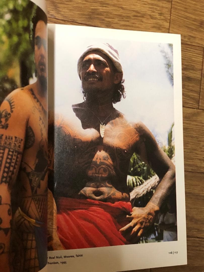 1000TATTOOS タトゥー写真集　刺青【匿名配送】