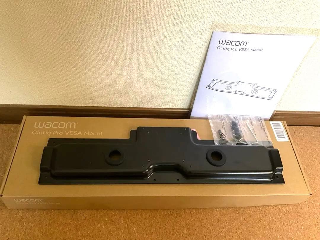 WACOM Cintiq Pro VESA mount ACK62804K - メルカリ