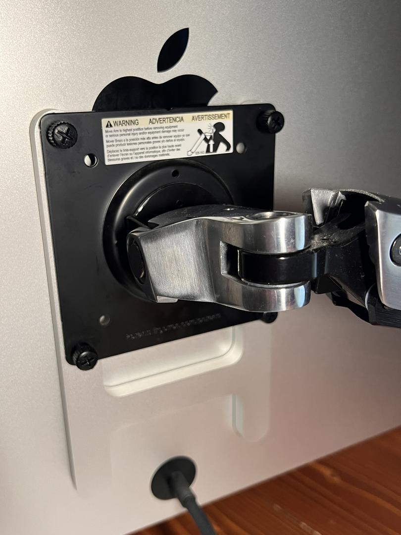 Apple Studio Display 2022 - Nano-texture Glass, VESA Mount Adapter