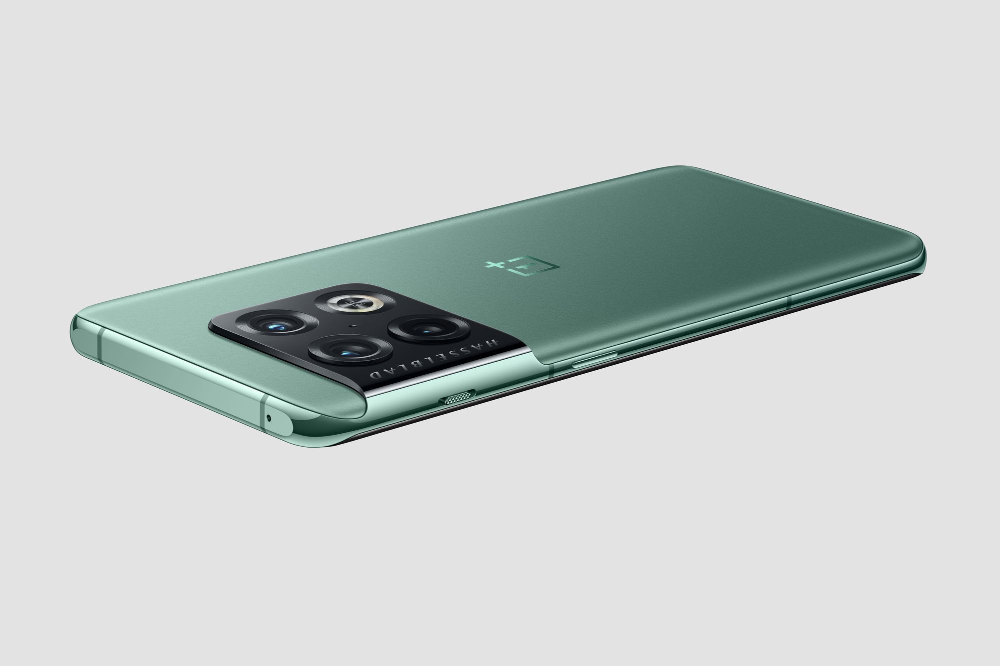 The OnePlus 10 Pro comes to the US with no mmWave 5G and renewed
