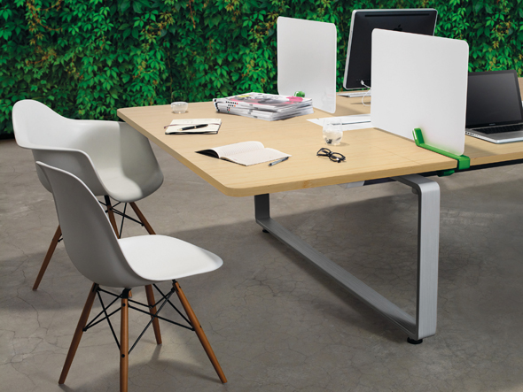 Herman Miller Eames Molded Plastic Arm Shell Chair / ハーマン