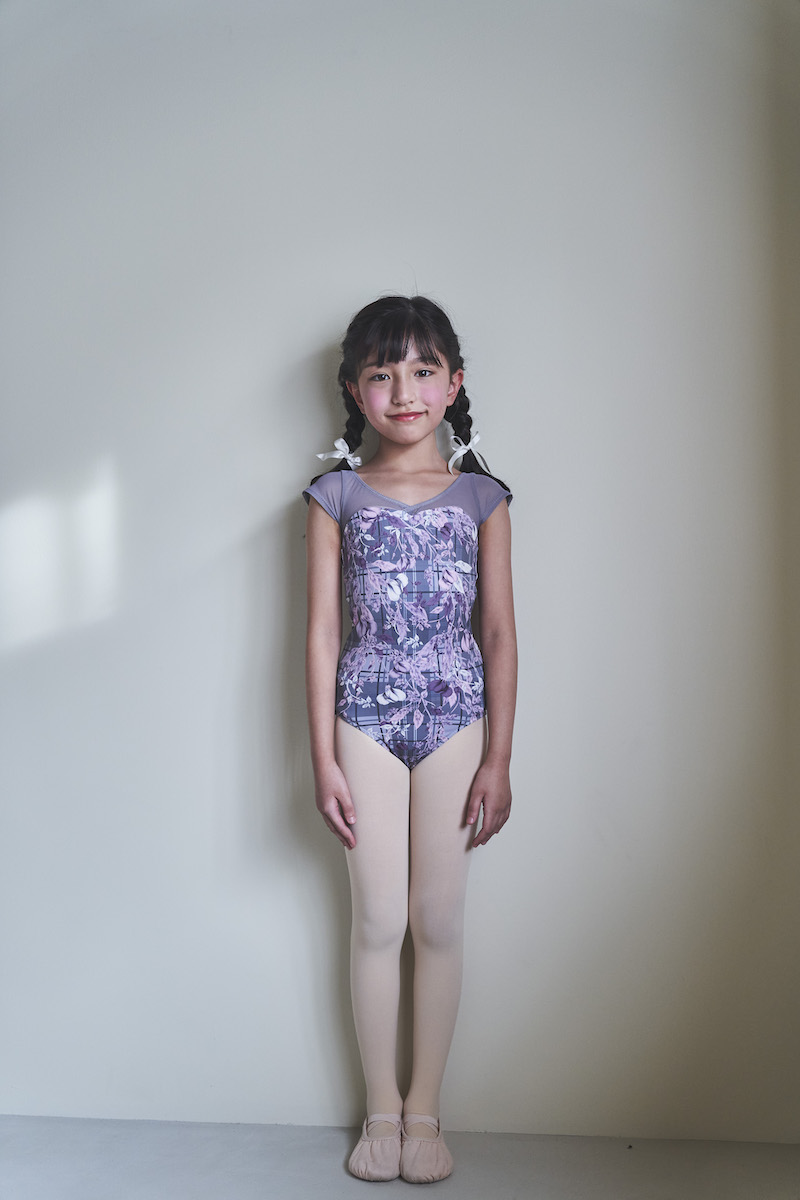 stina / type H half sleeve / hide and seek gray / girl