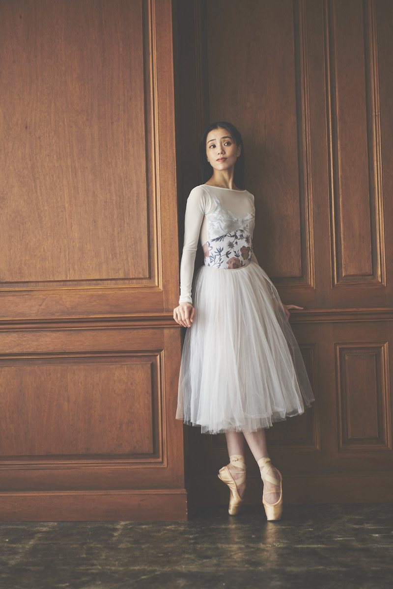 stina / type L long ribbon / old flower white