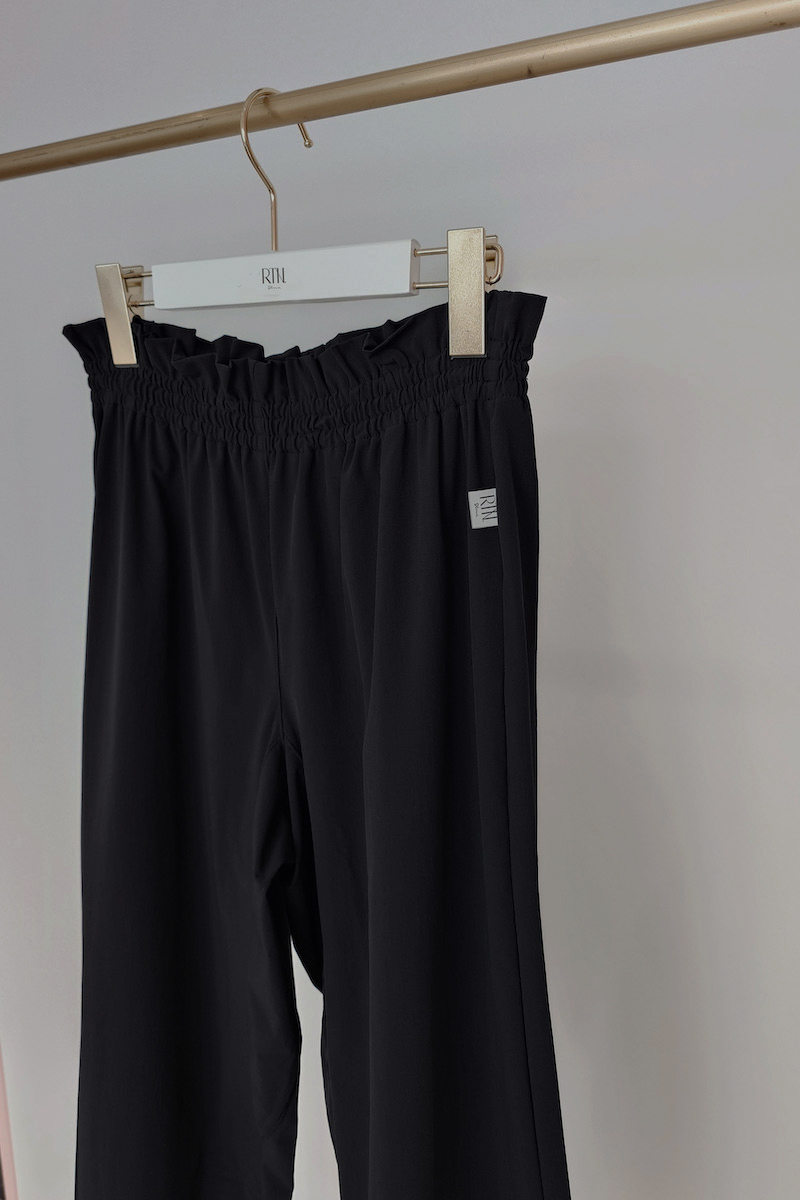stina / Retune. warm up pants / black