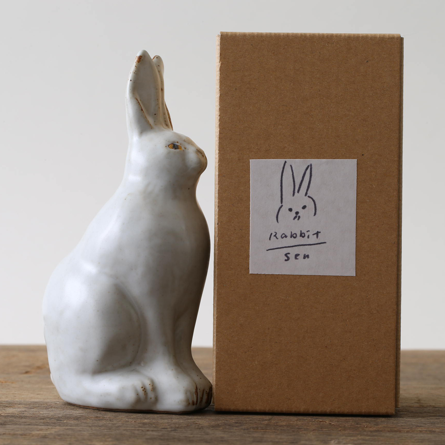 sen/動物のオブジェ rabbit（ウサギ） -シュールな表情でこちらを見て
