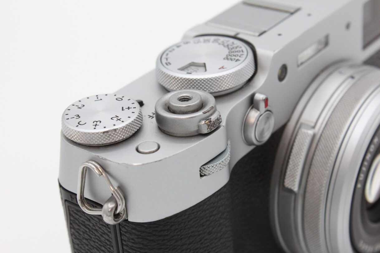 良品】FUJIFILM 富士フイルム デジタルカメラ X100V シルバー X100V-S