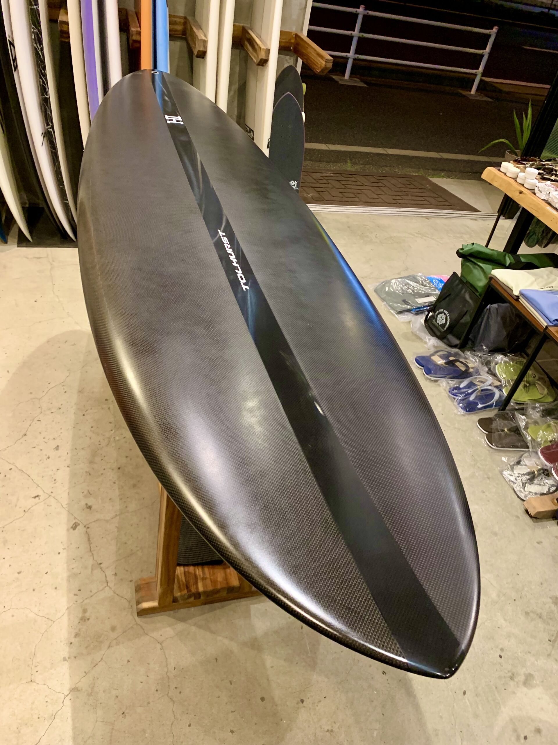 サーフボード】スタイリッシュ！MID6フルカーボンで秋のいい波攻め