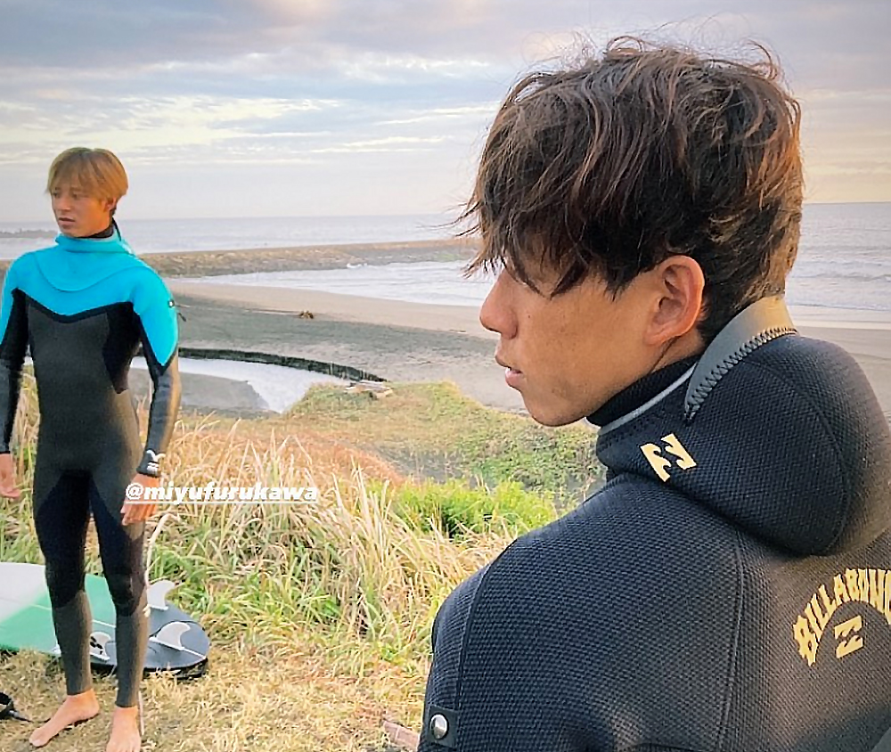 これ一着でどんな寒さにも対応。ビラボンのフード付き一体型「2WAY