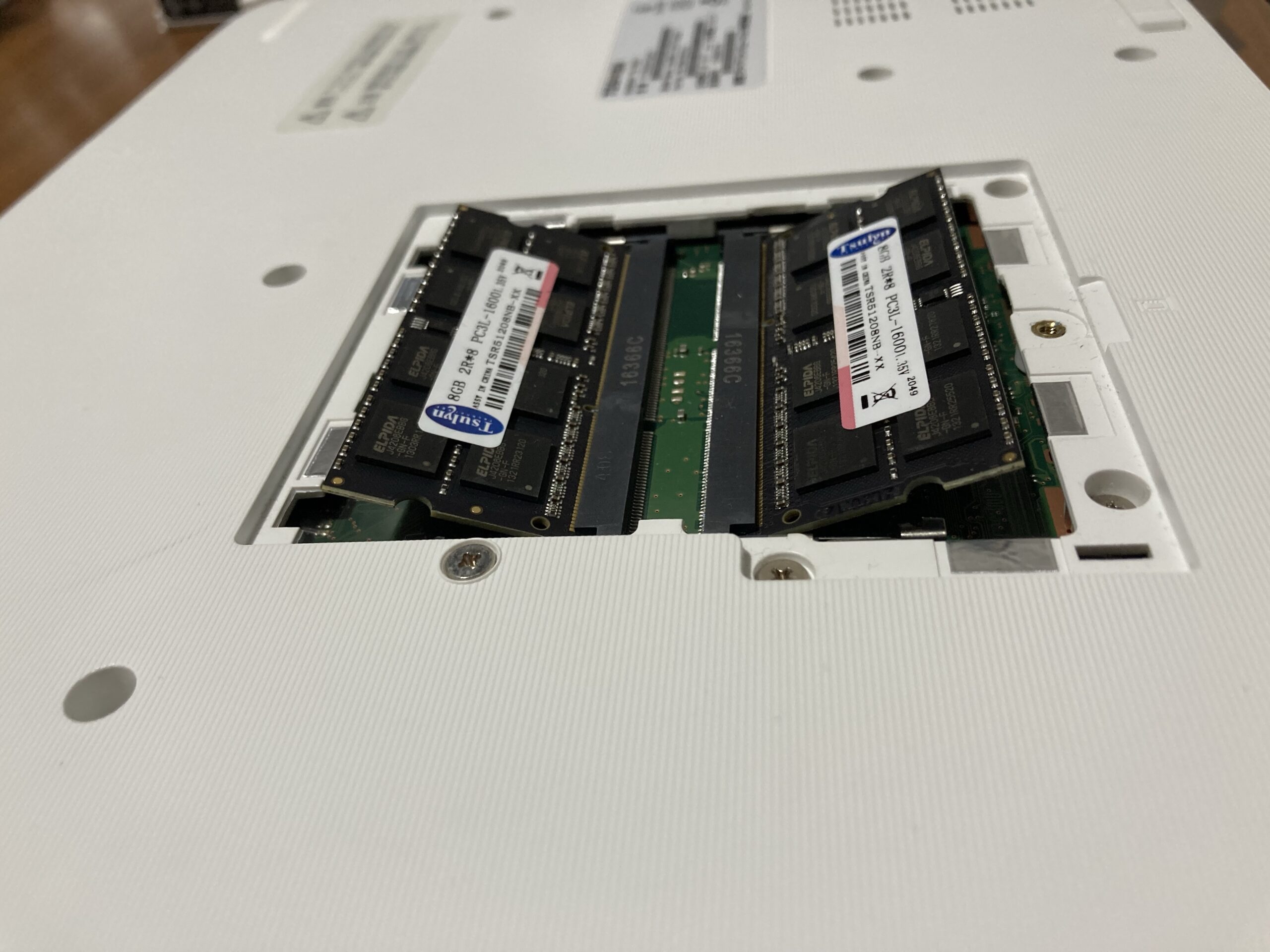 SSDメモリーなし】dynabook T55/EG i5-7200U 東芝、第7世代Core搭載13.3型